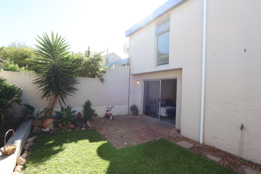 To Let 2 Bedroom Property for Rent in Table View Western Cape